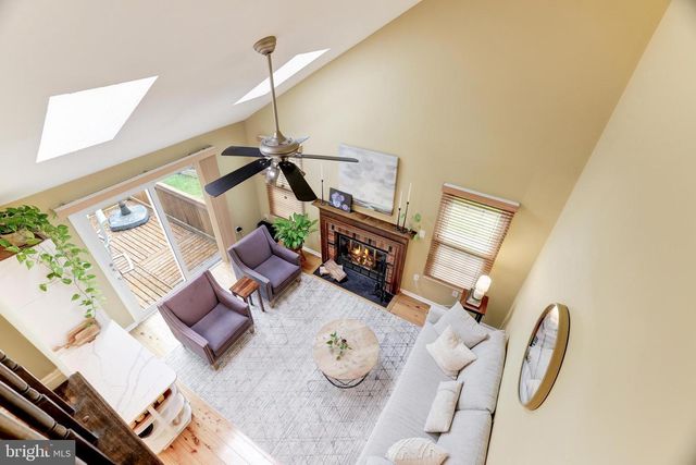 22 NEWLAND CT, Sterling, VA 20165