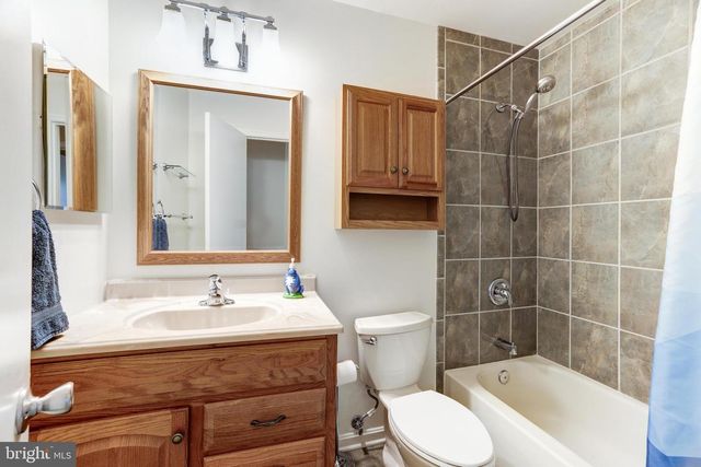 22 NEWLAND CT, Sterling, VA 20165