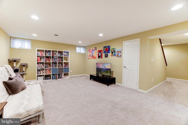 22 NEWLAND CT, Sterling, VA 20165