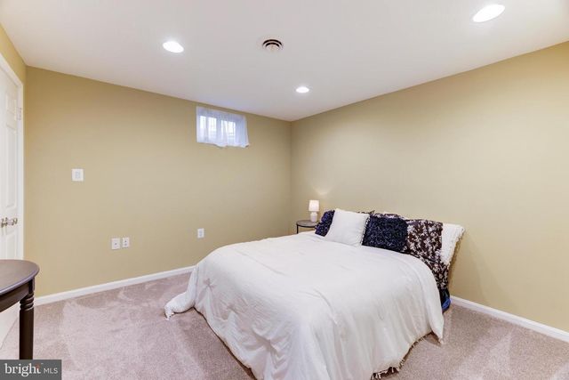 22 NEWLAND CT, Sterling, VA 20165