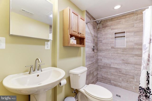 22 NEWLAND CT, Sterling, VA 20165