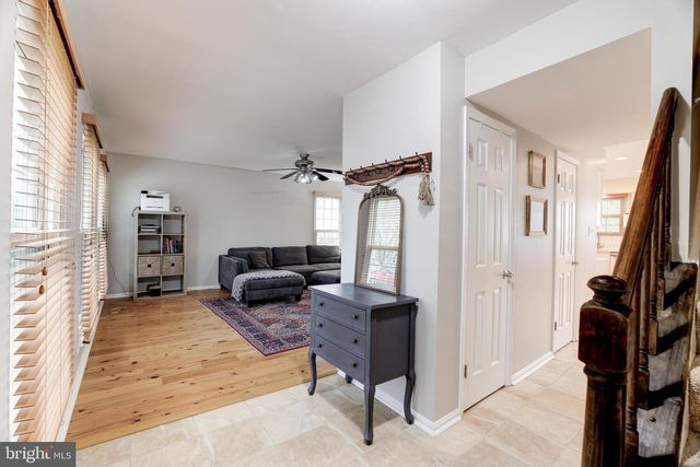 22 NEWLAND CT, Sterling, VA 20165