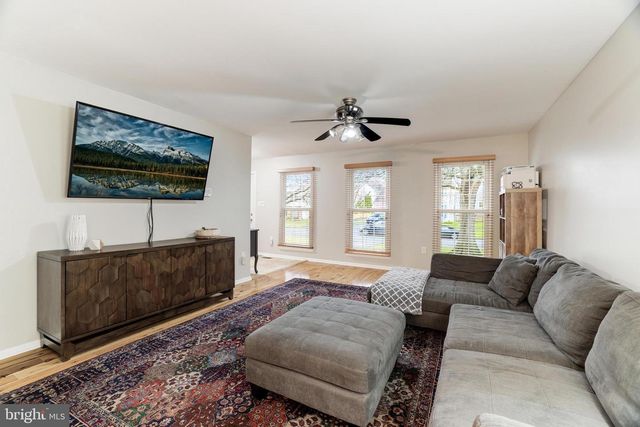 22 NEWLAND CT, Sterling, VA 20165