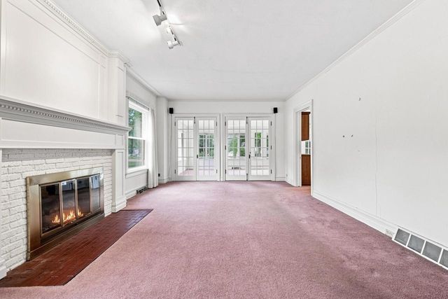1221 W Main STREET, Lake Geneva, WI 53147