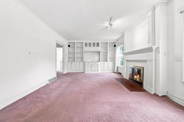 1221 W Main STREET, Lake Geneva, WI 53147