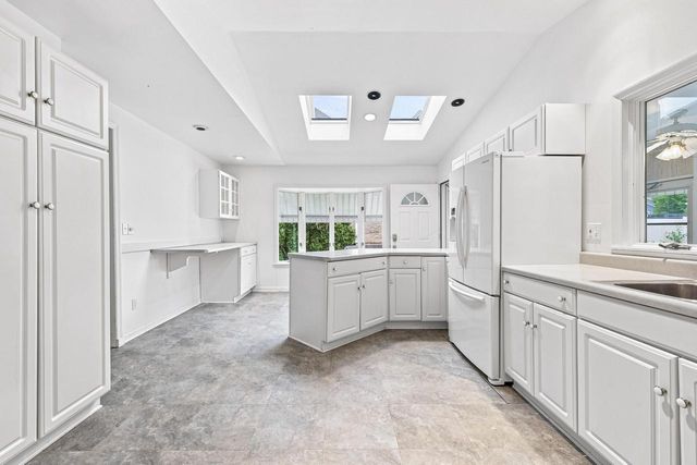 1221 W Main STREET, Lake Geneva, WI 53147