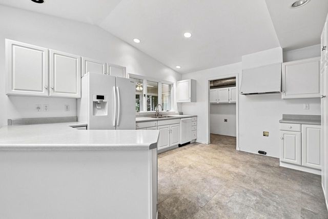 1221 W Main STREET, Lake Geneva, WI 53147