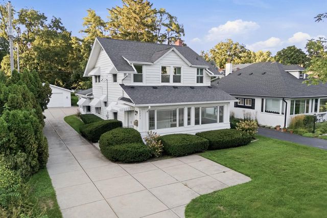 1221 W Main STREET, Lake Geneva, WI 53147