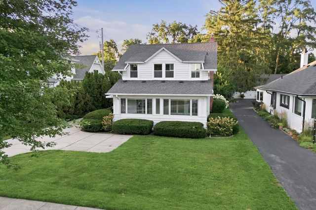 1221 W Main STREET, Lake Geneva, WI 53147