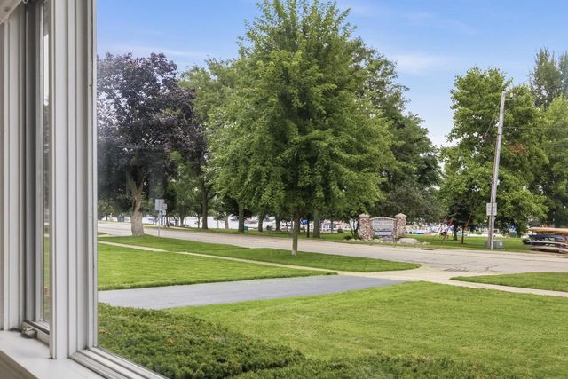 1221 W Main STREET, Lake Geneva, WI 53147