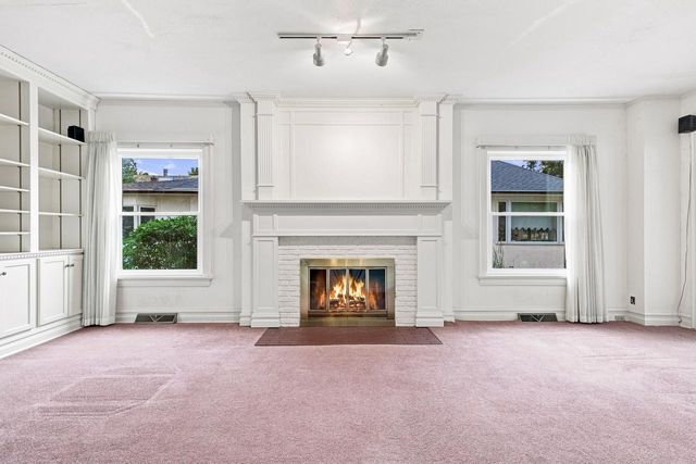 1221 W Main STREET, Lake Geneva, WI 53147