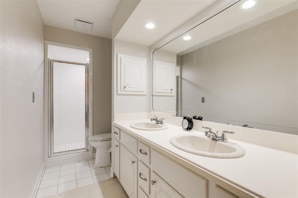 Image 11 of property listing at 6605 N Shawnee Avenue, Oklahoma City, OK 73116