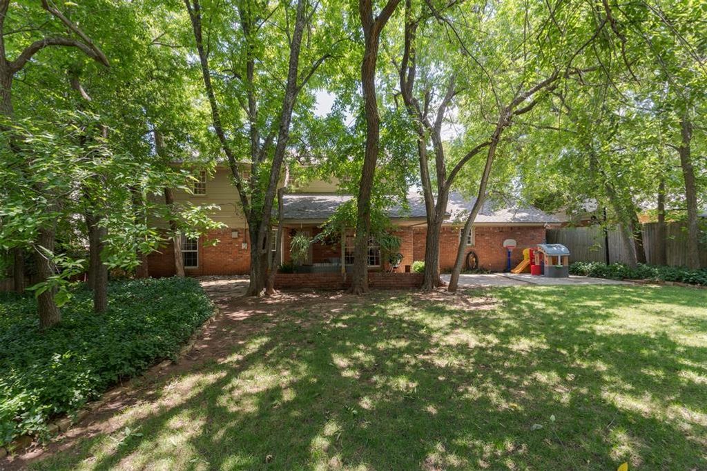 Image 17 of property listing at 6605 N Shawnee Avenue, Oklahoma City, OK 73116