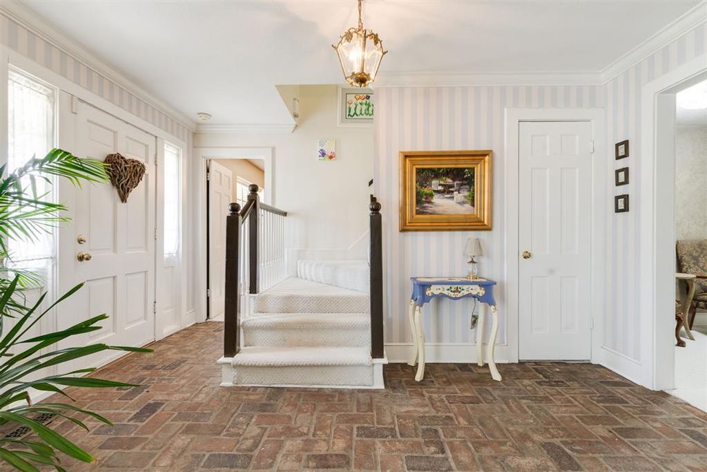 Image 3 of property listing at 6605 N Shawnee Avenue, Oklahoma City, OK 73116