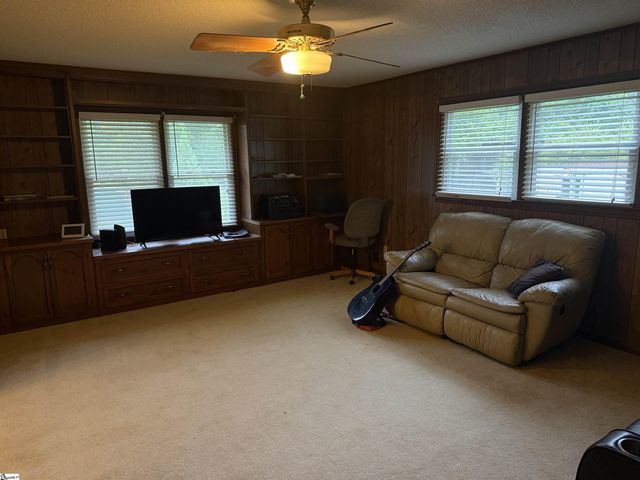 3855 Maid Marion Lane, Spartanburg, SC 29302