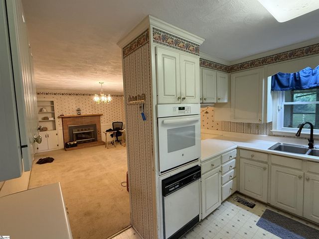 3855 Maid Marion Lane, Spartanburg, SC 29302
