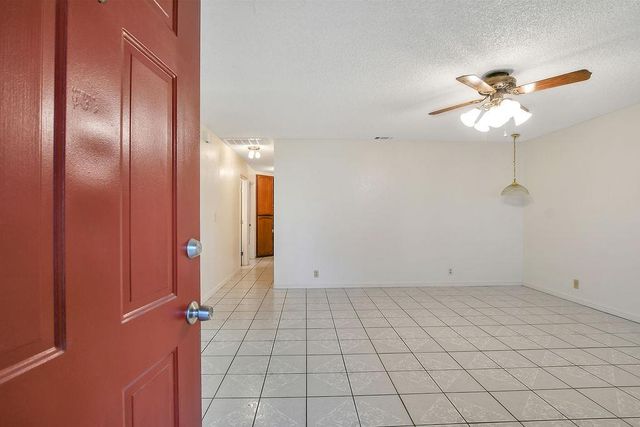 207 Park Ave, Manteca, CA 95337