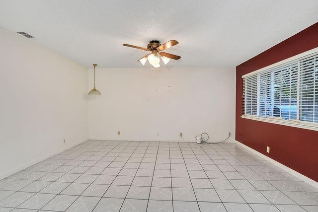 207 Park Ave, Manteca, CA 95337