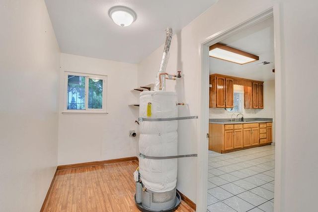 207 Park Ave, Manteca, CA 95337