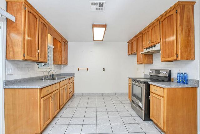 207 Park Ave, Manteca, CA 95337