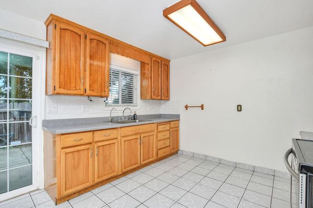 207 Park Ave, Manteca, CA 95337