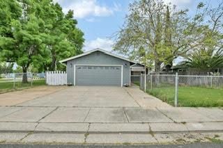 207 Park Ave, Manteca, CA 95337