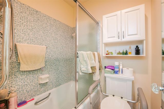 5609 Hammock Ln 210, Lauderhill, FL 33319