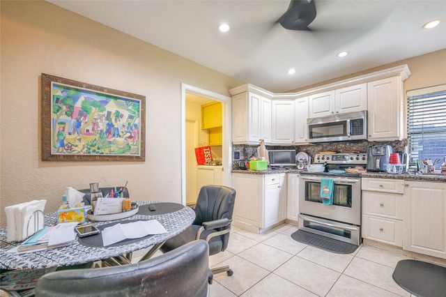 5609 Hammock Ln 210, Lauderhill, FL 33319