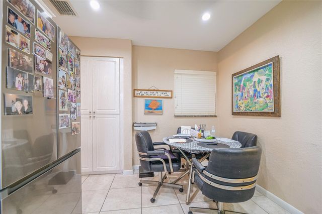 5609 Hammock Ln 210, Lauderhill, FL 33319