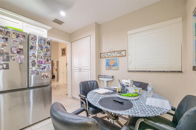 5609 Hammock Ln 210, Lauderhill, FL 33319