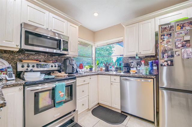 5609 Hammock Ln 210, Lauderhill, FL 33319