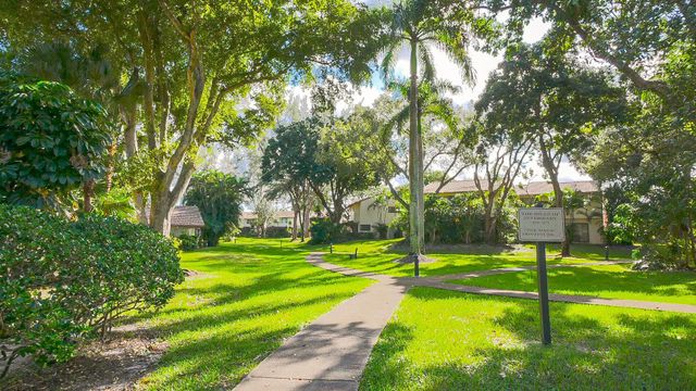 5609 Hammock Ln 210, Lauderhill, FL 33319