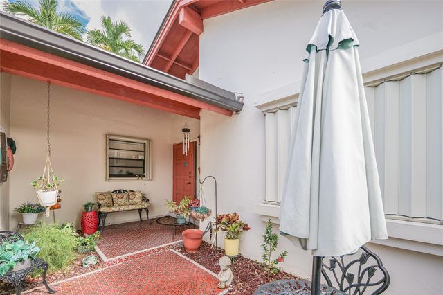5609 Hammock Ln 210, Lauderhill, FL 33319