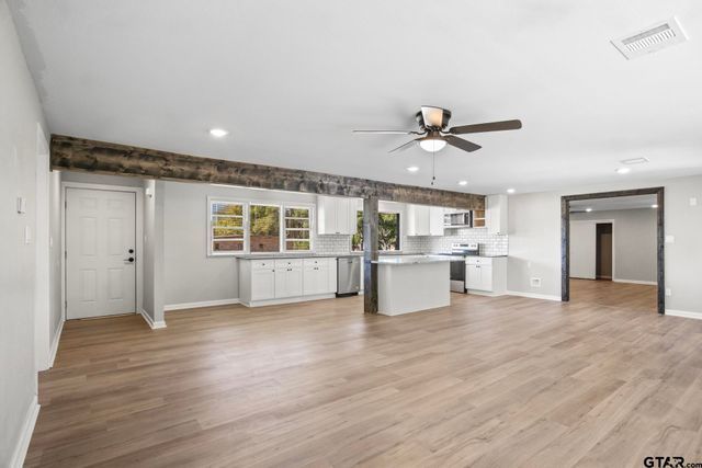 700 W Broadway Street, Winnsboro, TX 75494