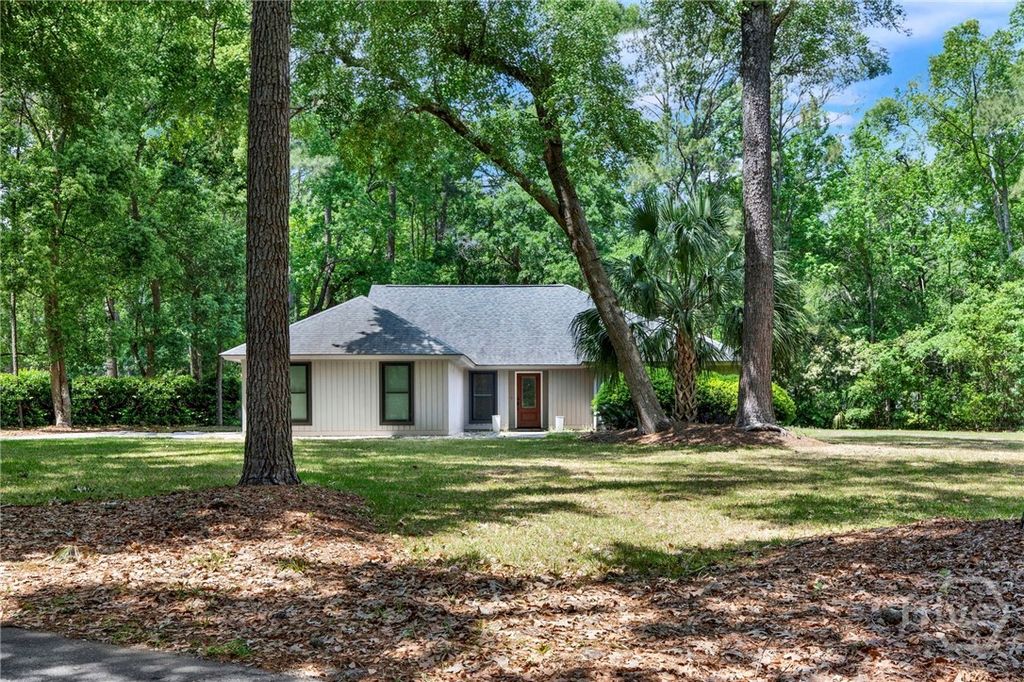 Image 1 of property listing at 16 Old Martin Lane, Richmond Hill, GA 31324