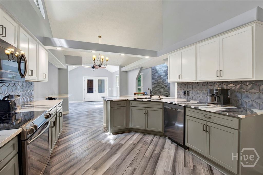 Image 15 of property listing at 16 Old Martin Lane, Richmond Hill, GA 31324