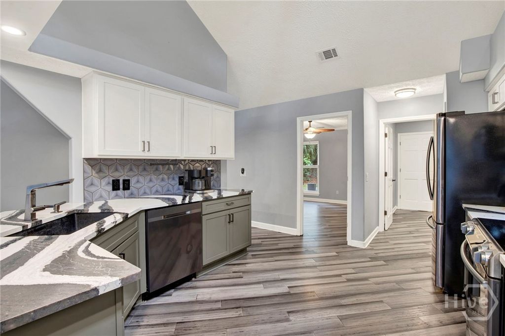 Image 17 of property listing at 16 Old Martin Lane, Richmond Hill, GA 31324