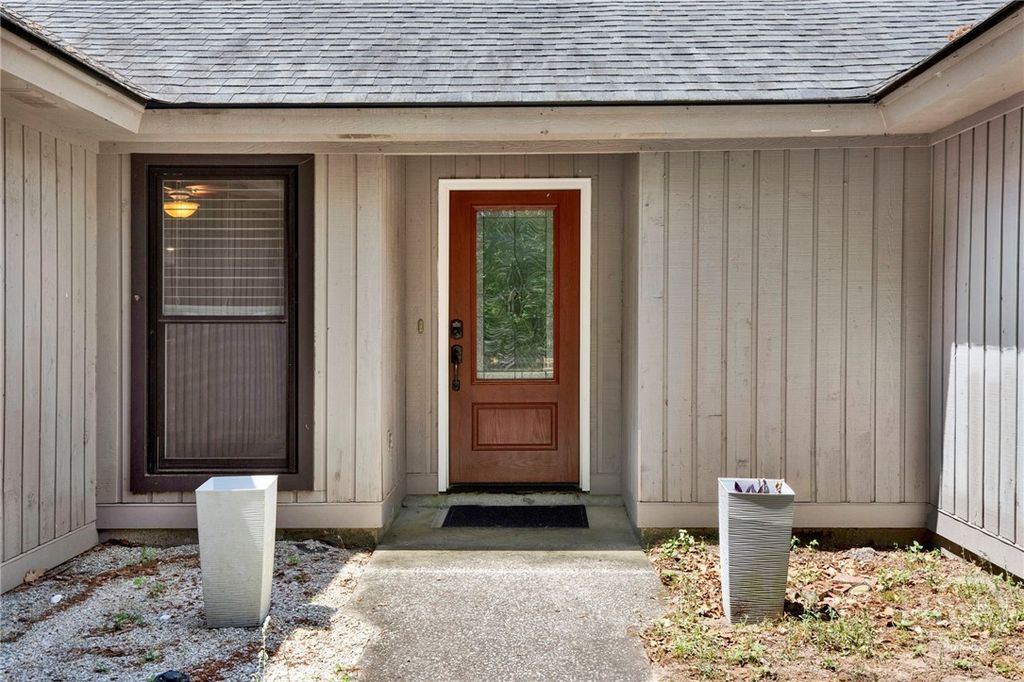 Image 5 of property listing at 16 Old Martin Lane, Richmond Hill, GA 31324