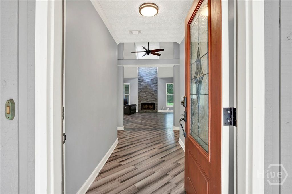 Image 6 of property listing at 16 Old Martin Lane, Richmond Hill, GA 31324