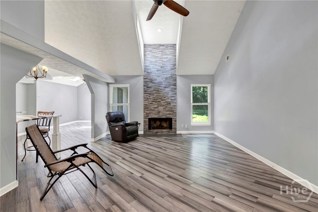 Image 7 of property listing at 16 Old Martin Lane, Richmond Hill, GA 31324