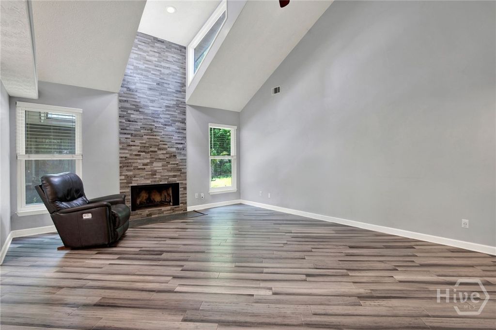 Image 9 of property listing at 16 Old Martin Lane, Richmond Hill, GA 31324