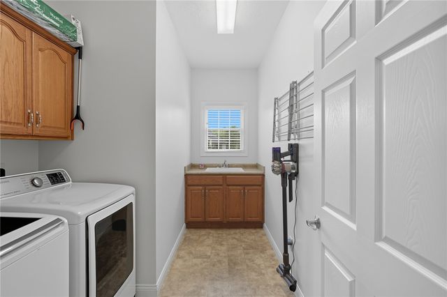 582 Storm Court, Tipp City, OH 45371