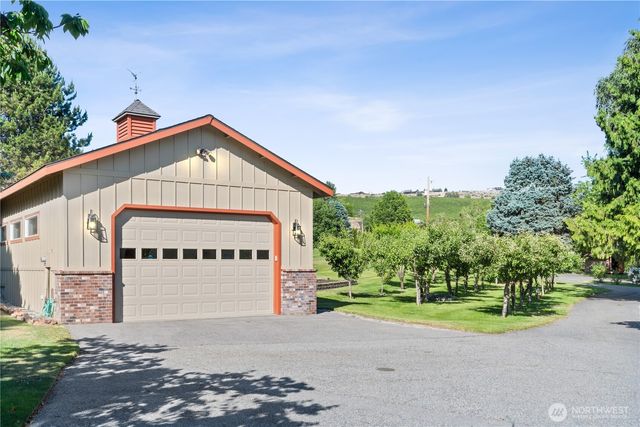 127 Bella Lane, Manson, WA 98831