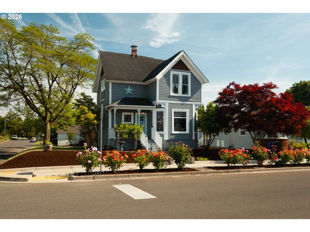 175 E CLARENDON St, Gladstone, OR 97027