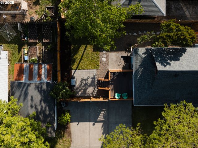175 E CLARENDON St, Gladstone, OR 97027