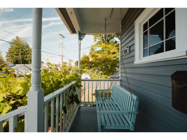175 E CLARENDON St, Gladstone, OR 97027