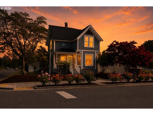 175 E CLARENDON St, Gladstone, OR 97027