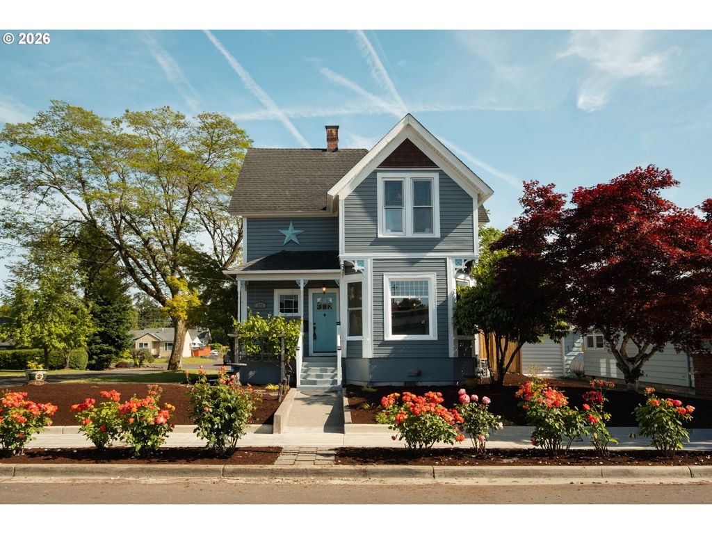 175 E CLARENDON St, Gladstone, OR 97027