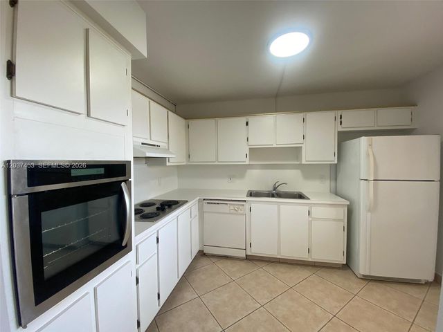 369 Lakeview Drive 204, Weston, FL 33326