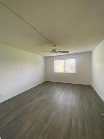 369 Lakeview Drive 204, Weston, FL 33326